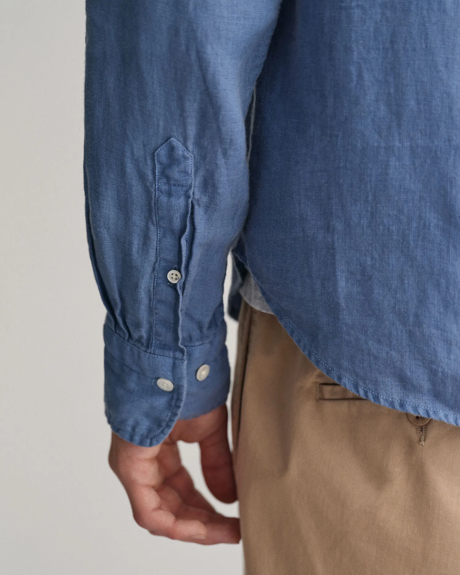 Camisa Regular Fit de lino teñido en prenda